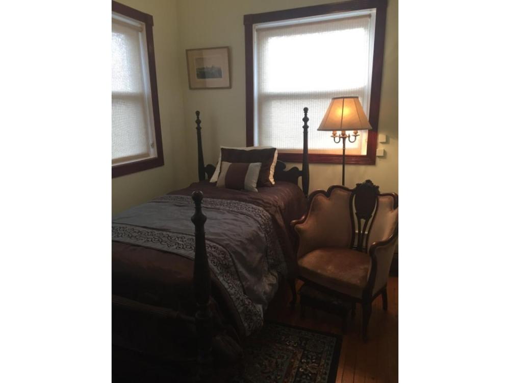 Standard Single Room with Shared Bathroom interior